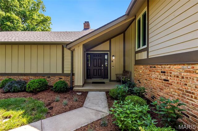 1858 Oxborough Court, Chesterfield, MO 63017