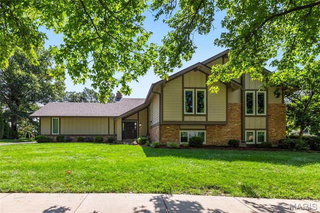 1858 Oxborough Court, Chesterfield, MO 63017