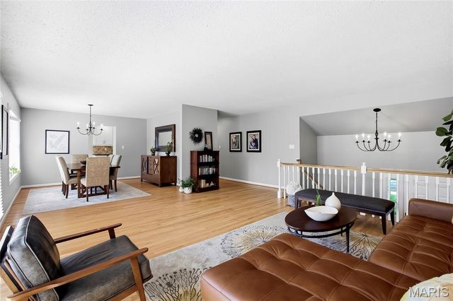1858 Oxborough Court, Chesterfield, MO 63017