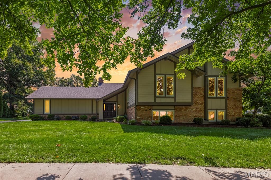 1858 Oxborough Court, Chesterfield, MO 63017