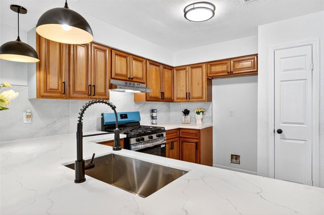 8618 Van Hut Lane, Houston, TX 77044