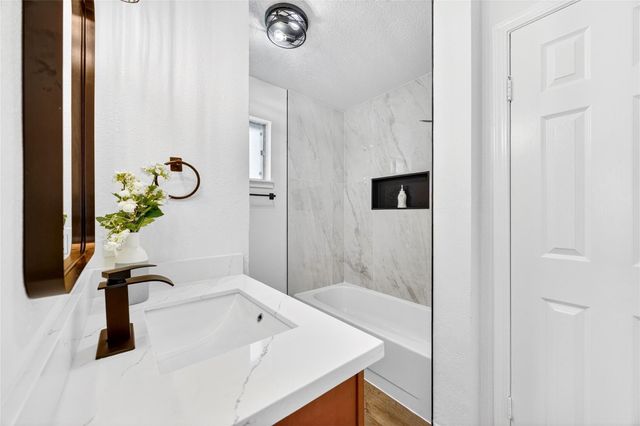 8618 Van Hut Lane, Houston, TX 77044