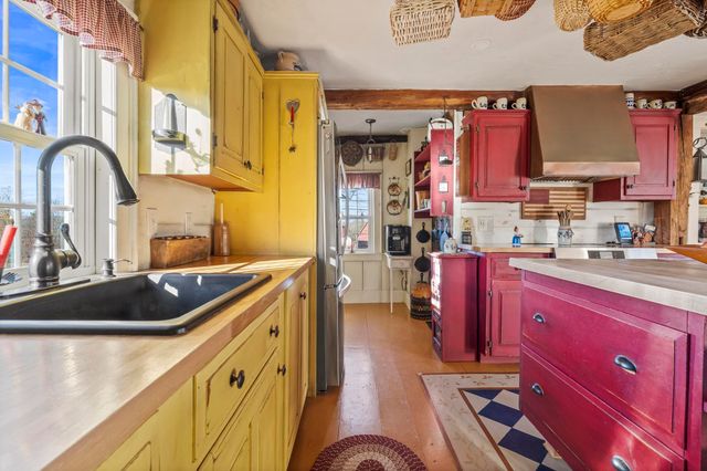 392 High Street, Candia, NH 03034