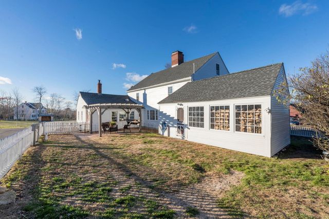 392 High Street, Candia, NH 03034