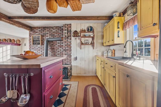 392 High Street, Candia, NH 03034