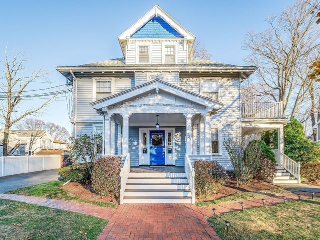 220 Lowell Ave 1, Newton, MA 02460