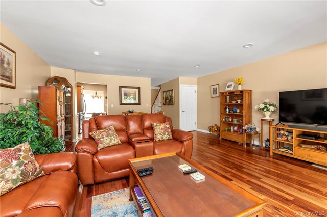2189 Jerusalem Avenue, Merrick, NY 11566