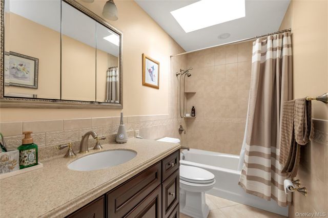 2189 Jerusalem Avenue, Merrick, NY 11566
