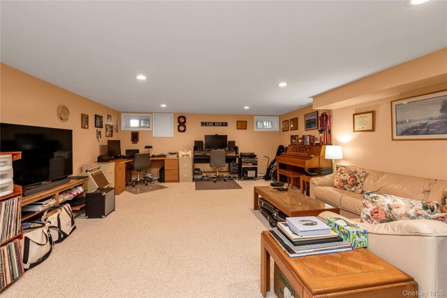 2189 Jerusalem Avenue, Merrick, NY 11566