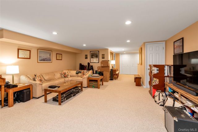2189 Jerusalem Avenue, Merrick, NY 11566