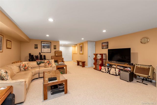 2189 Jerusalem Avenue, Merrick, NY 11566