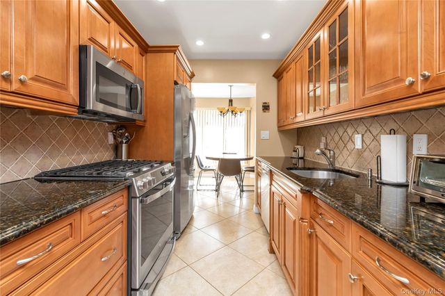 2189 Jerusalem Avenue, Merrick, NY 11566