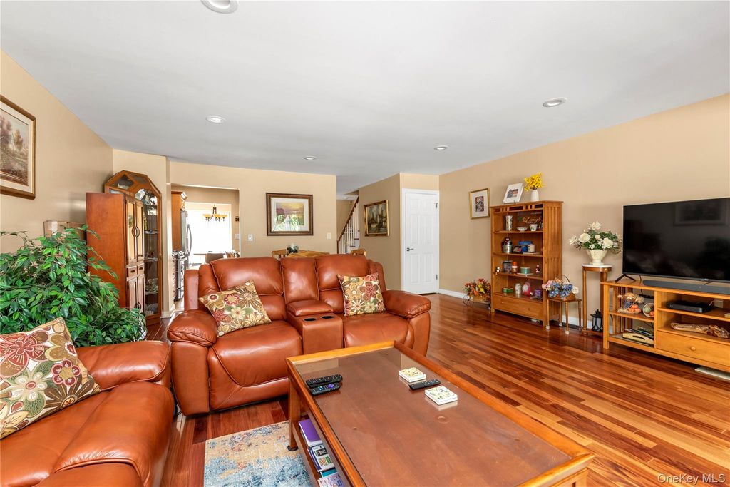 2189 Jerusalem Avenue, Merrick, NY 11566 — photo 2