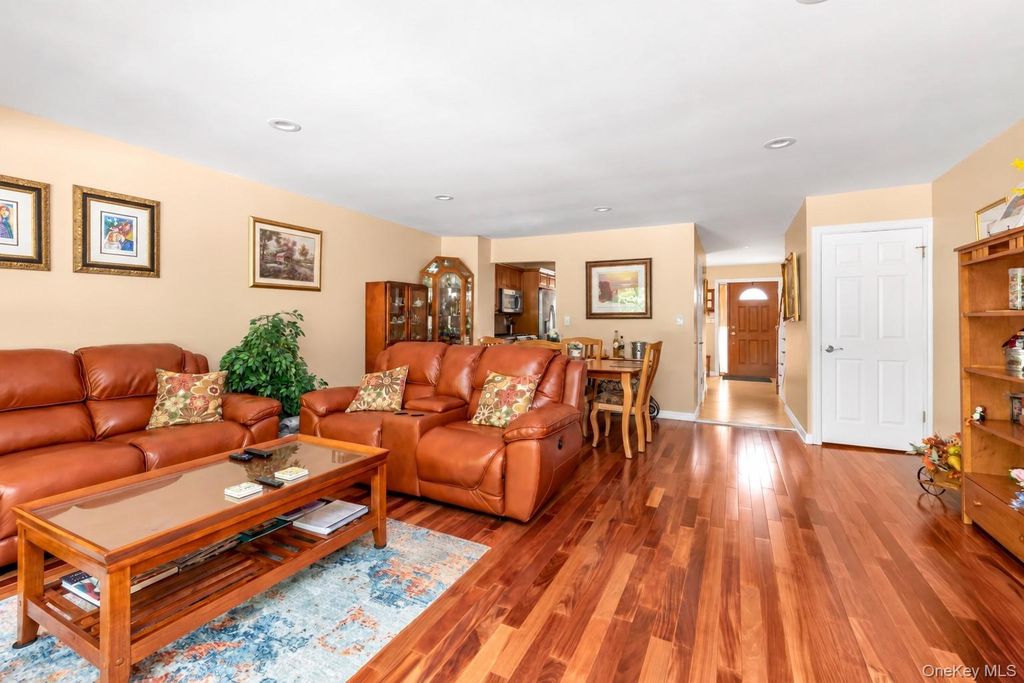 2189 Jerusalem Avenue, Merrick, NY 11566 — photo 3