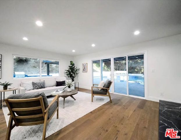 4732 Del Moreno Drive, Woodland Hills (los Angeles), CA 91364