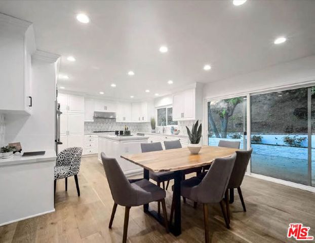 4732 Del Moreno Drive, Woodland Hills (los Angeles), CA 91364