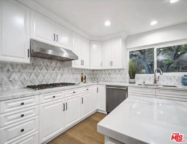 4732 Del Moreno Drive, Woodland Hills (los Angeles), CA 91364