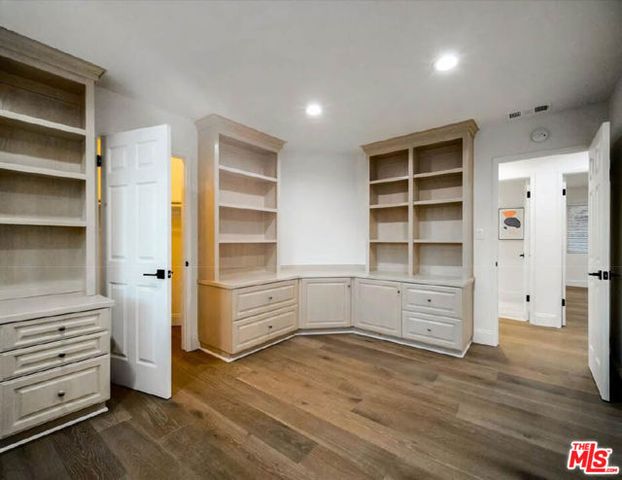 4732 Del Moreno Drive, Woodland Hills (los Angeles), CA 91364