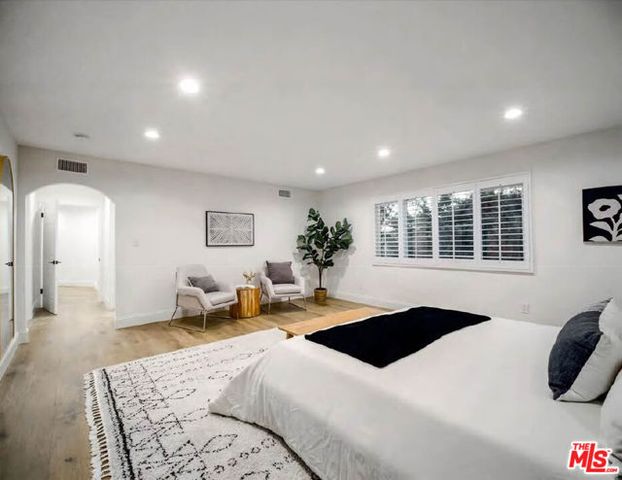 4732 Del Moreno Drive, Woodland Hills (los Angeles), CA 91364
