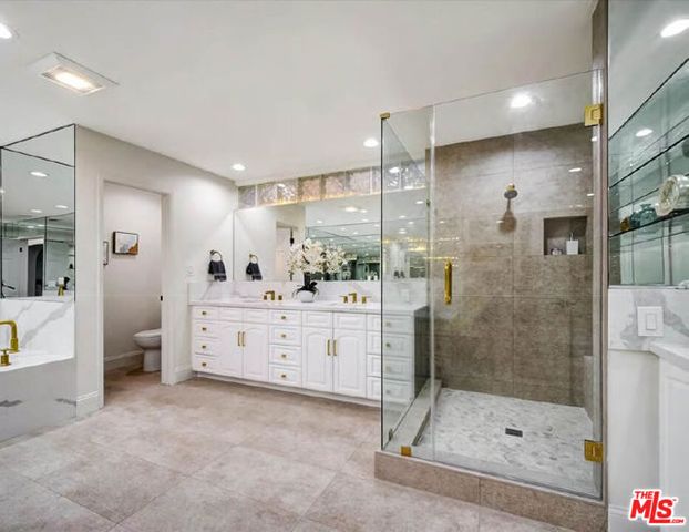 4732 Del Moreno Drive, Woodland Hills (los Angeles), CA 91364