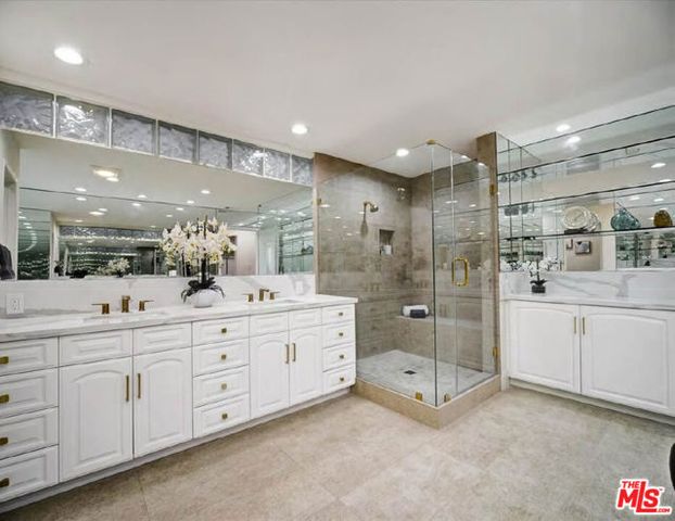 4732 Del Moreno Drive, Woodland Hills (los Angeles), CA 91364