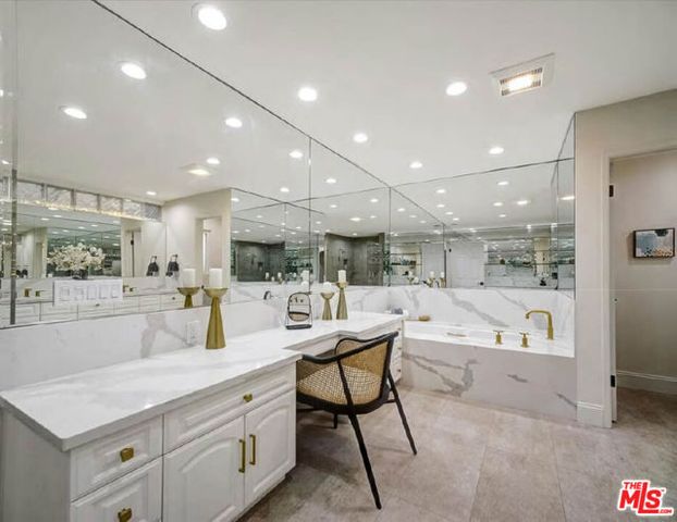 4732 Del Moreno Drive, Woodland Hills (los Angeles), CA 91364