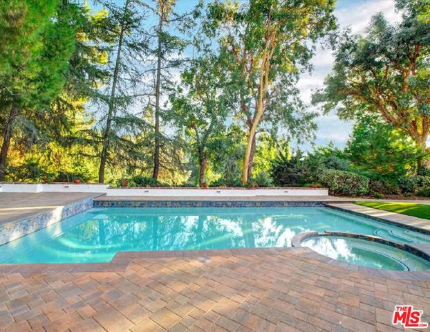 4732 Del Moreno Drive, Woodland Hills (los Angeles), CA 91364