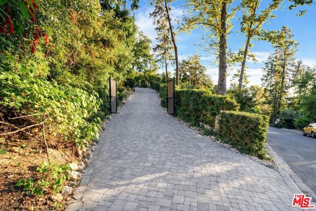 4732 Del Moreno Drive, Woodland Hills (los Angeles), CA 91364