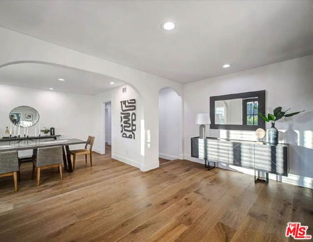 4732 Del Moreno Drive, Woodland Hills (los Angeles), CA 91364