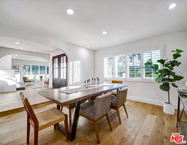 4732 Del Moreno Drive, Woodland Hills (los Angeles), CA 91364