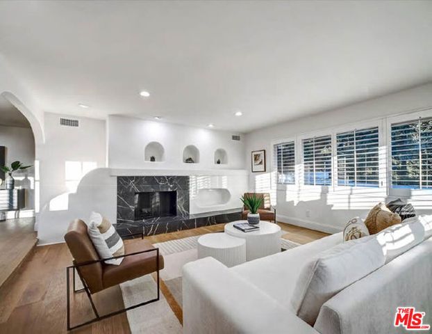 4732 Del Moreno Drive, Woodland Hills (los Angeles), CA 91364