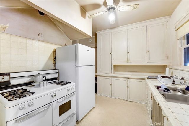 4239 South Raymond Avenue, Los Angeles, CA 90037