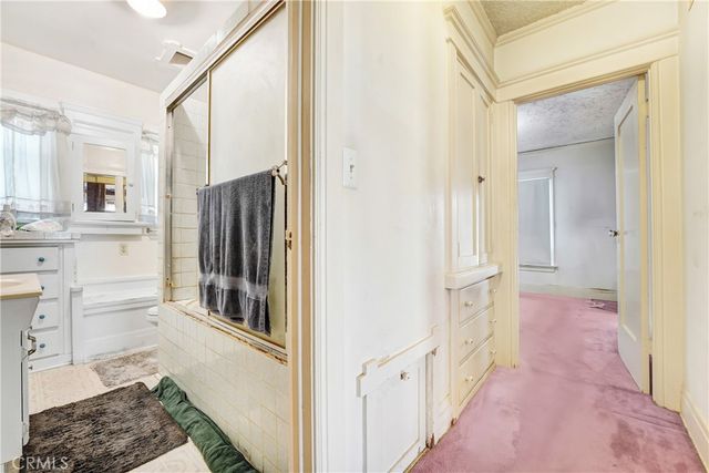 4239 South Raymond Avenue, Los Angeles, CA 90037