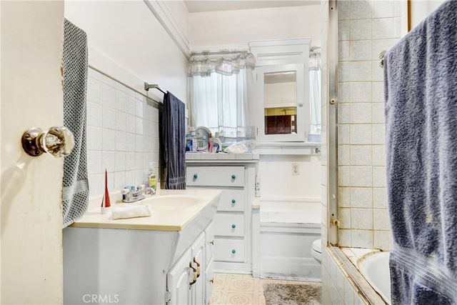 4239 South Raymond Avenue, Los Angeles, CA 90037