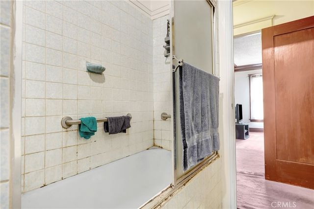 4239 South Raymond Avenue, Los Angeles, CA 90037