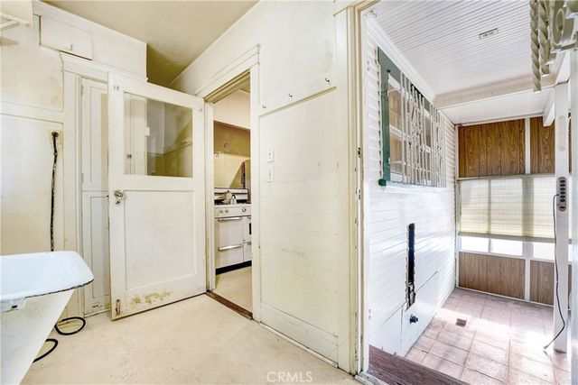 4239 South Raymond Avenue, Los Angeles, CA 90037