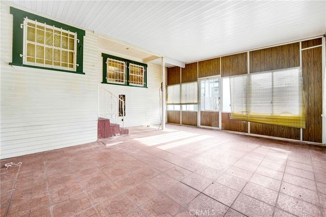 4239 South Raymond Avenue, Los Angeles, CA 90037