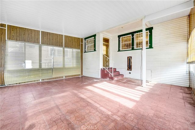 4239 South Raymond Avenue, Los Angeles, CA 90037