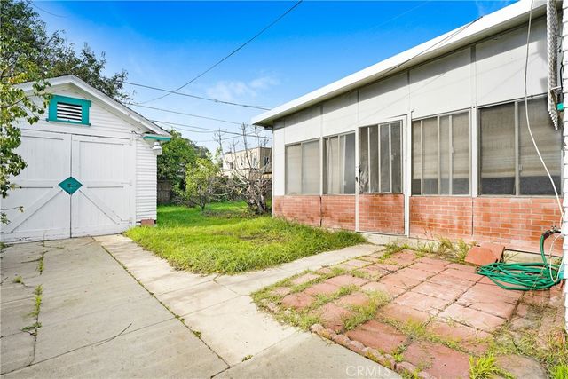 4239 South Raymond Avenue, Los Angeles, CA 90037