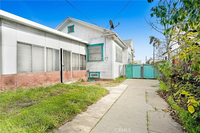 4239 South Raymond Avenue, Los Angeles, CA 90037