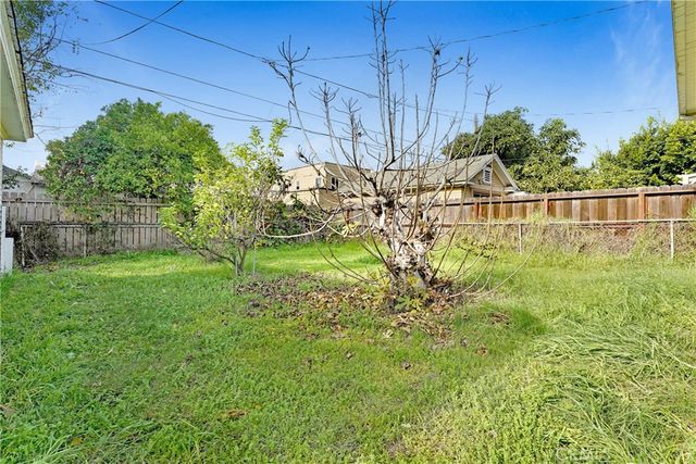 4239 South Raymond Avenue, Los Angeles, CA 90037