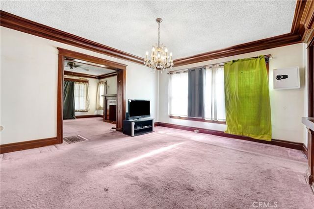 4239 South Raymond Avenue, Los Angeles, CA 90037