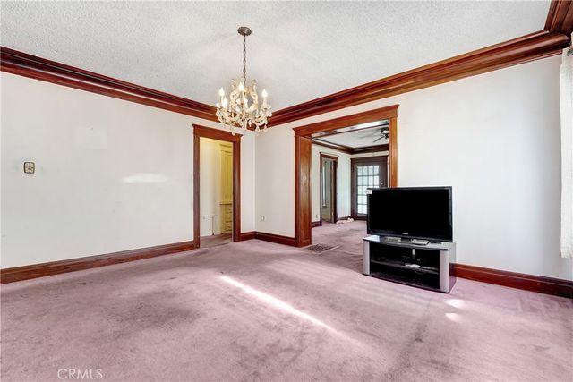 4239 South Raymond Avenue, Los Angeles, CA 90037