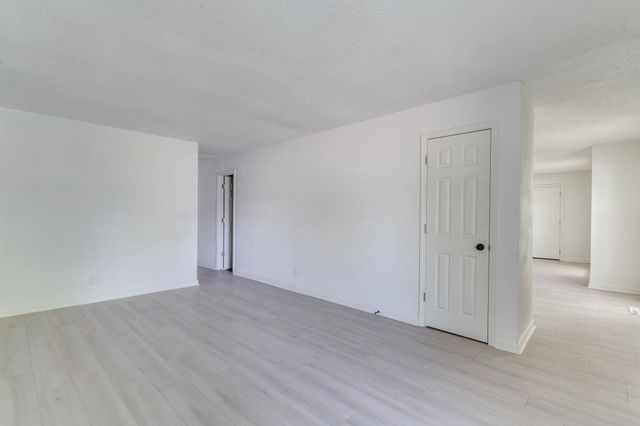 1521 E Del Mar St, Wichita, KS 67216