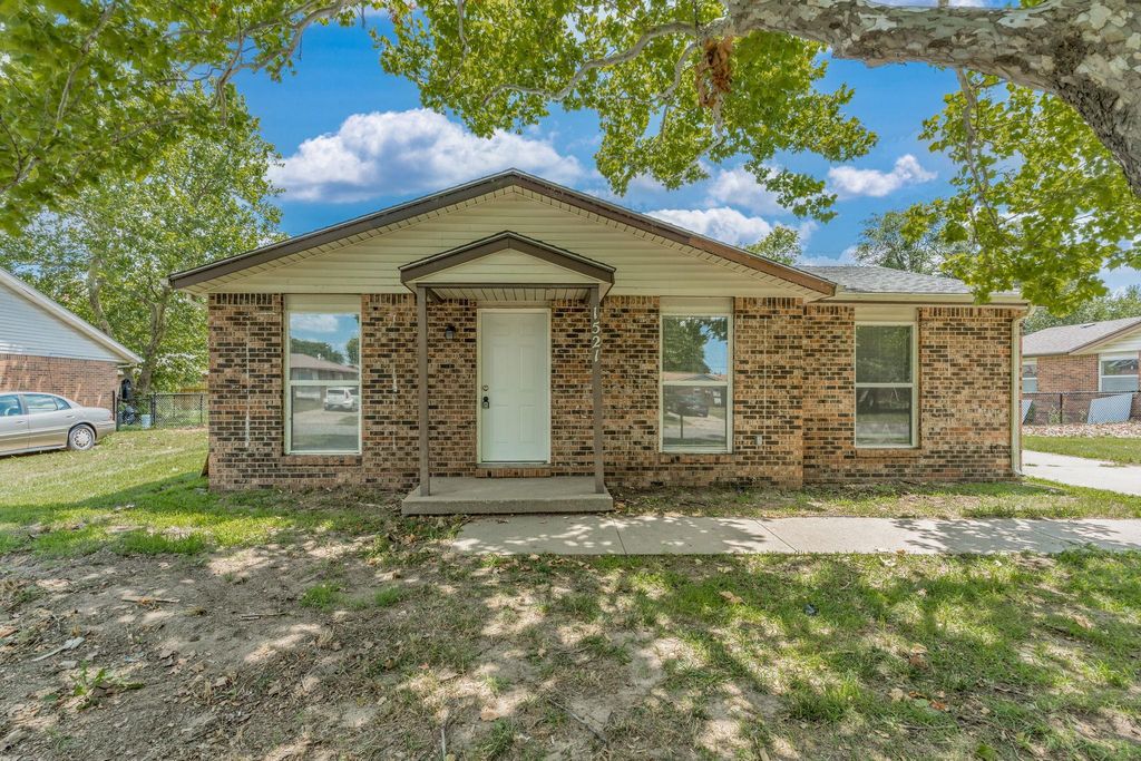 1521 E Del Mar St, Wichita, KS 67216