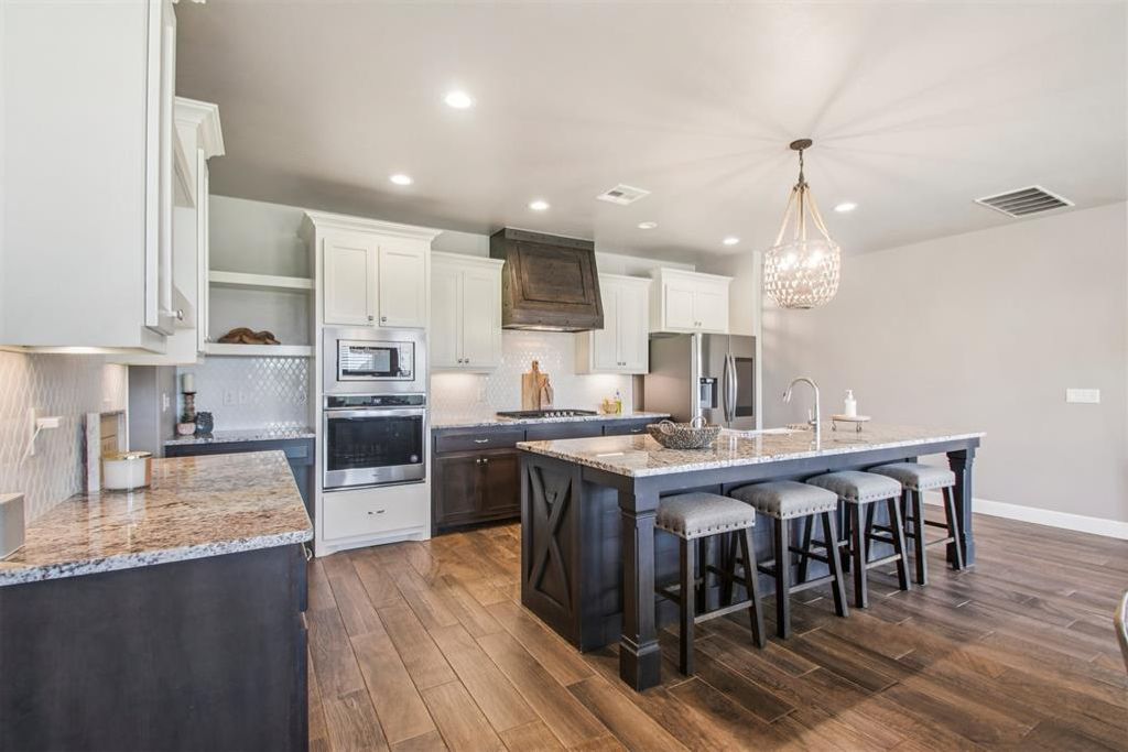 Image 11 of property listing at 9108 NW 117th Street, Yukon, OK 73099