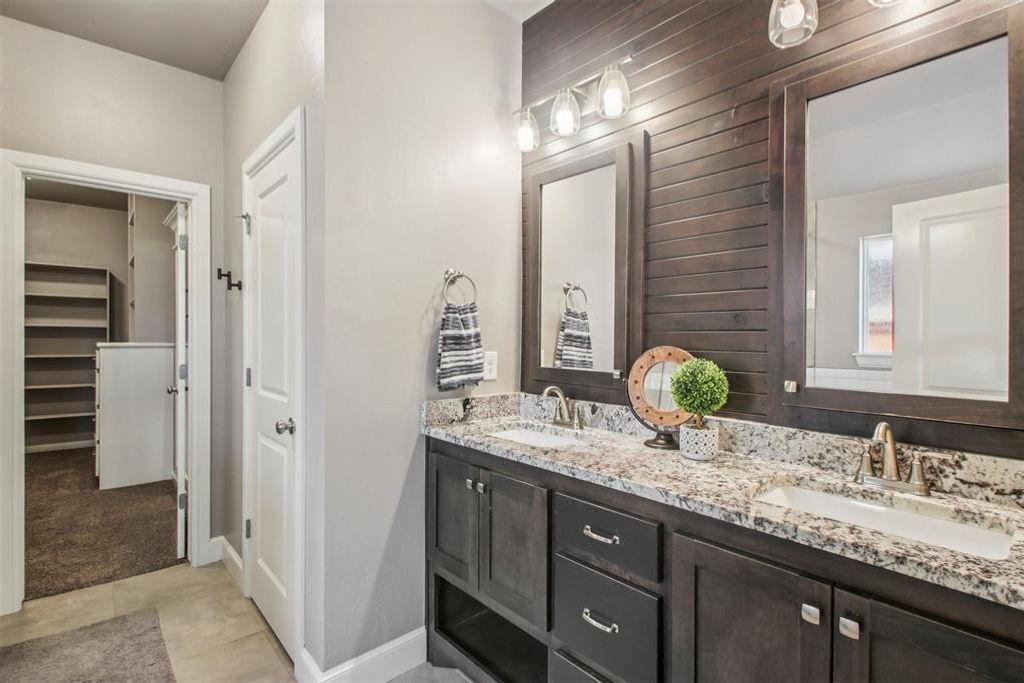 Image 17 of property listing at 9108 NW 117th Street, Yukon, OK 73099