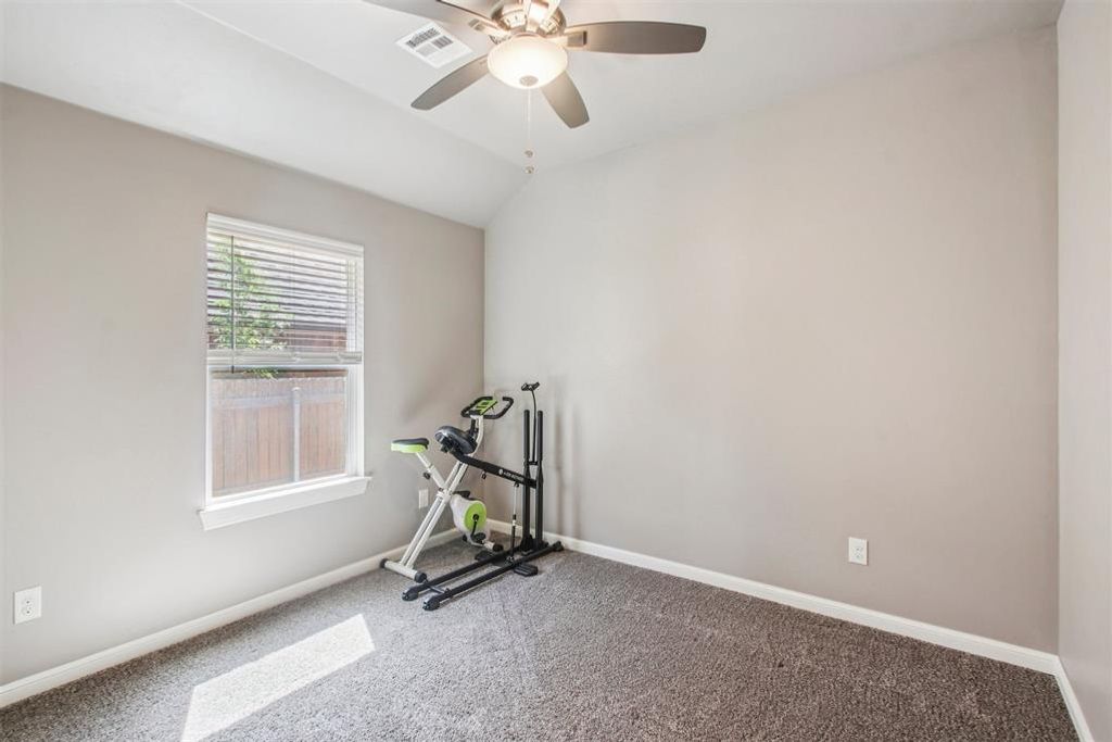 Image 27 of property listing at 9108 NW 117th Street, Yukon, OK 73099