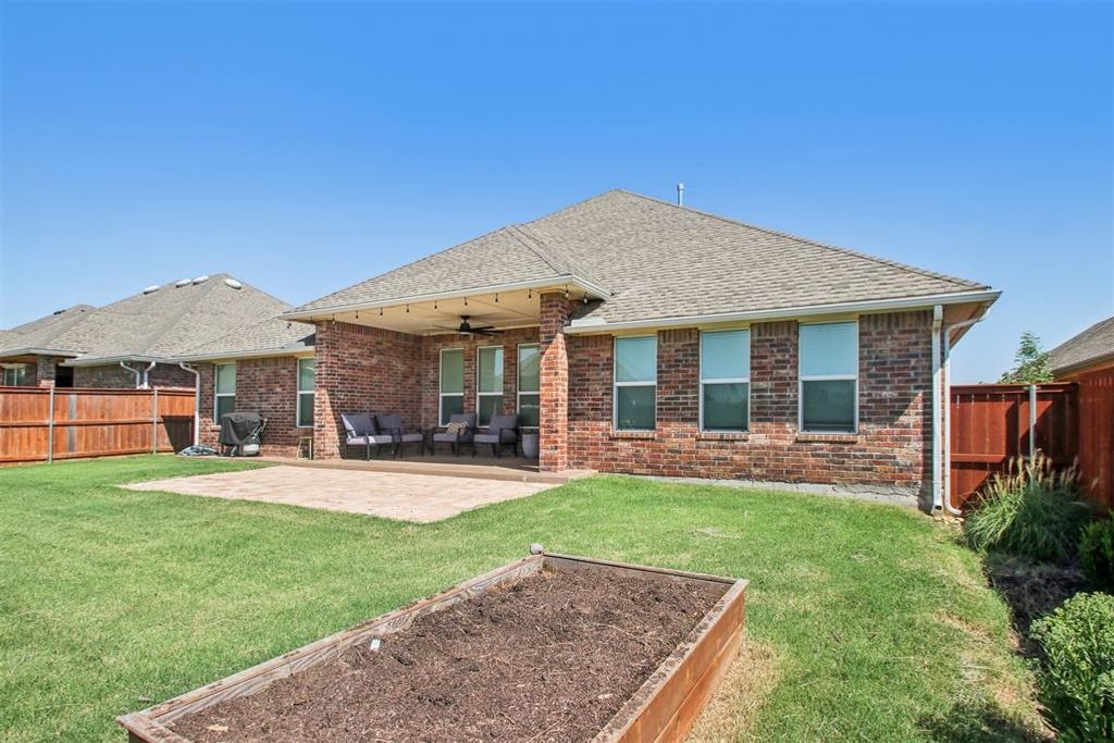 Image 33 of property listing at 9108 NW 117th Street, Yukon, OK 73099