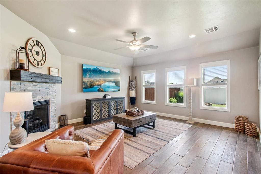 Image 6 of property listing at 9108 NW 117th Street, Yukon, OK 73099